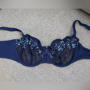 NWOT Vintage Chantelle Navy Lace with Embroidered Accents Balconette Bra